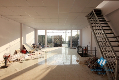 A nice space for office, cafe for rent in Xuan Dieu, Tay ho